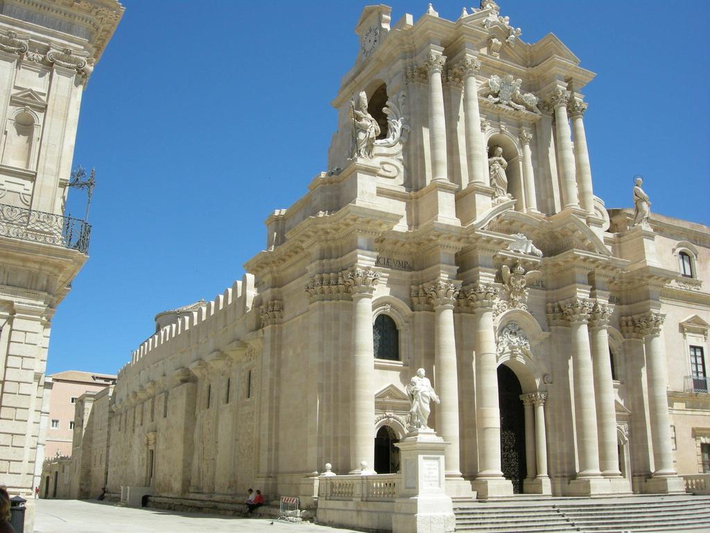 Affittacamere Resalibera Syracuse ภายนอก รูปภาพ